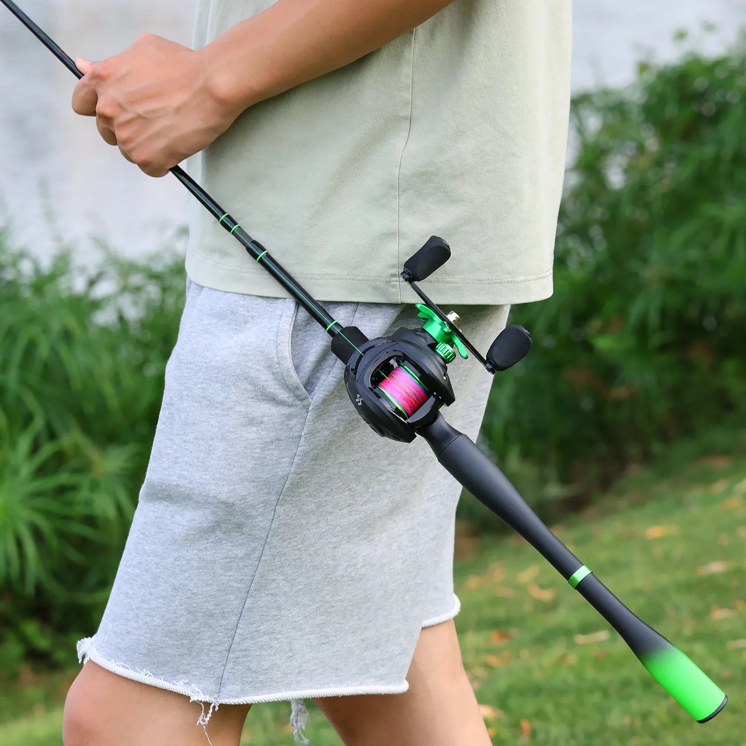 Kit Completo de Pesca – Vara de Fibra de Carbono, Carretilha 10kg e Iscas Artificiais