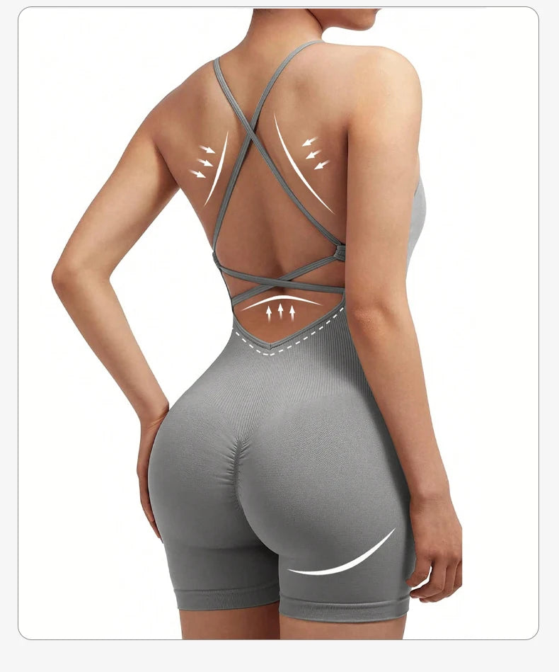 Macacão Feminino Curto e Monocromático