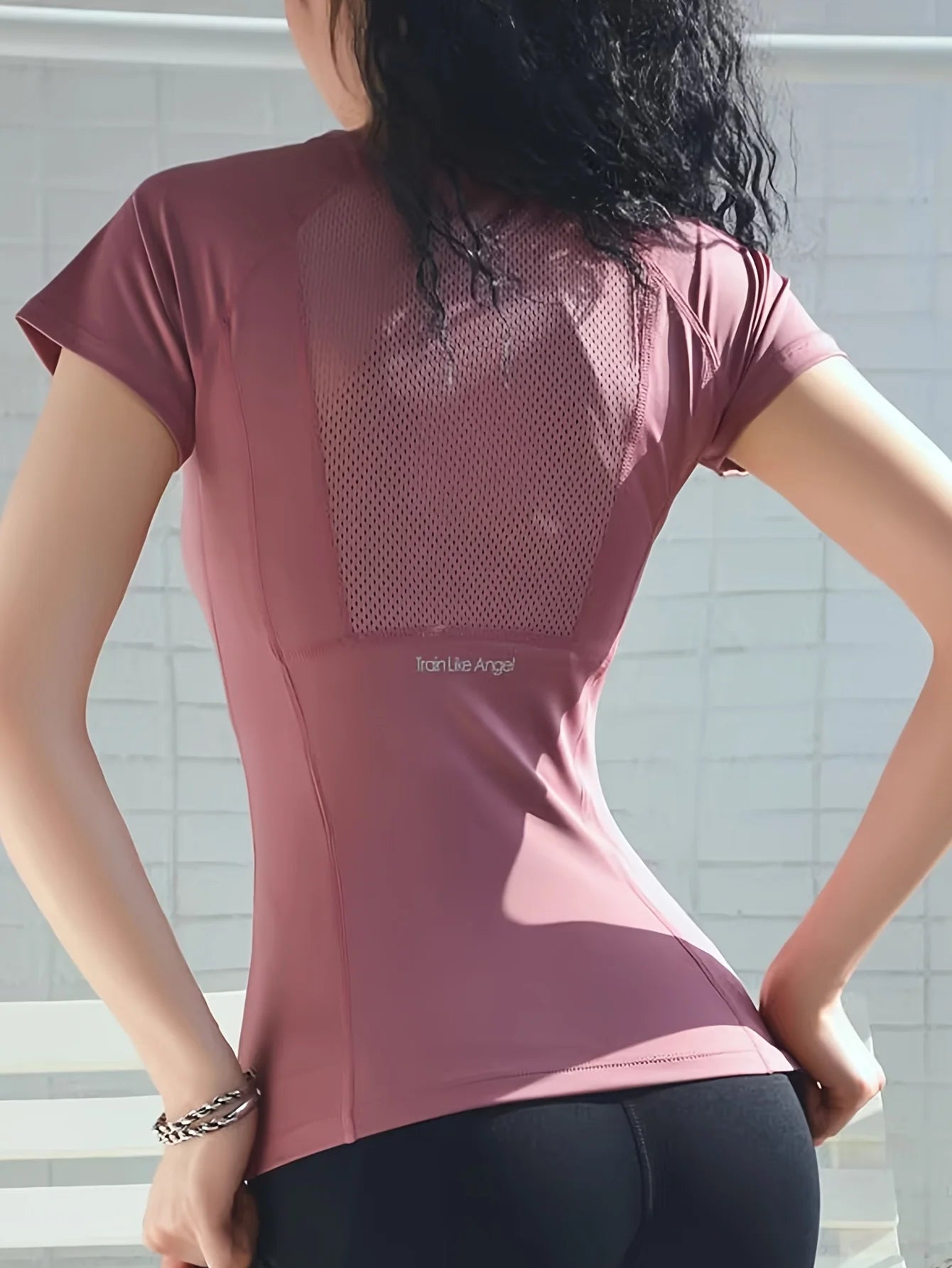 Camiseta Esportiva Feminina de Manga Curta